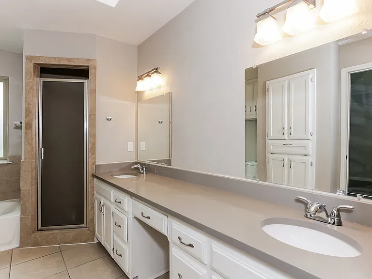 410 W Jefferson St — Photo 12