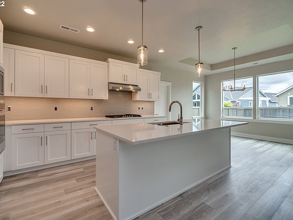 5th image of 4312 SE 61st Ave