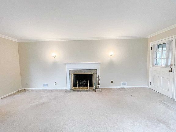 4th image of 1301 E Gum St