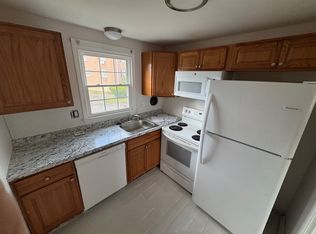 41 Brewster Rd APT B, Glastonbury, CT 06033