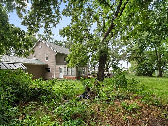 2nd image of 119 NE 1050th Rd