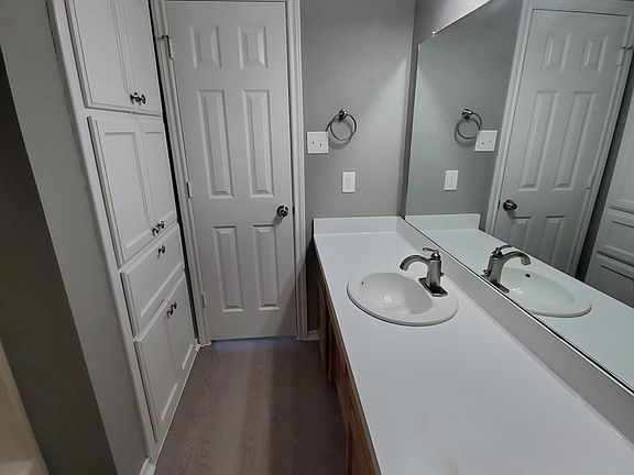 4th image of 504 W Franklin St APT 201