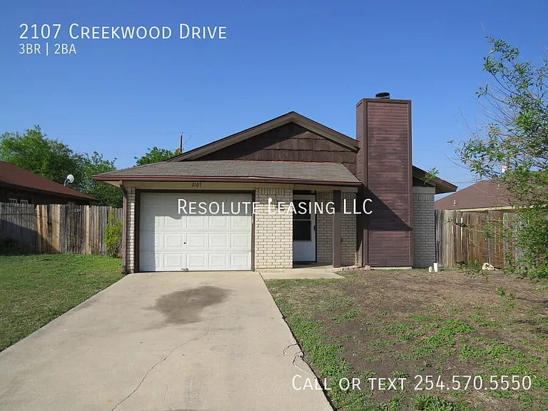 2107 Creekwood Dr — Photo 1