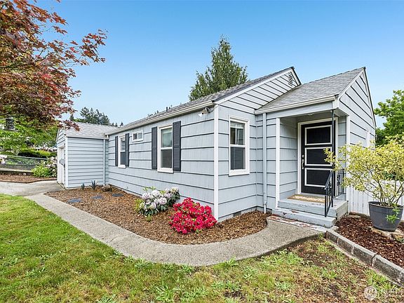 2nd image of 517 Bronson Way NE