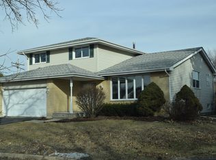 7031 Creekside Rd, Downers Grove, IL 60516