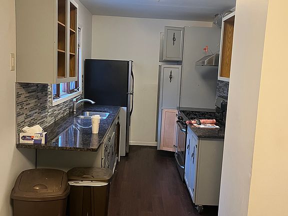 5th image of 7640 W 66th St