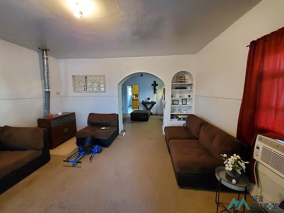 2nd image of 1112 W Grand Ave