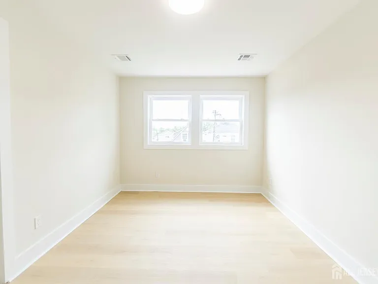 450 Packer Pl #2 — Photo 17