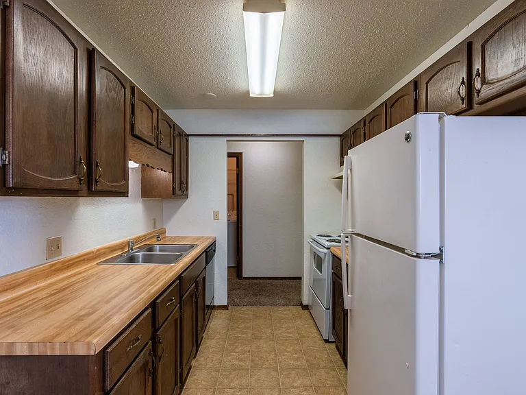 Fargo, ND Plumtree Apartments | Kitchen