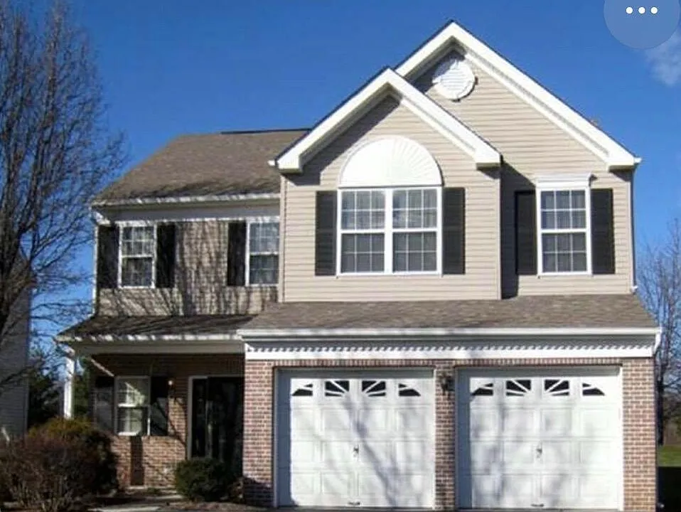 33 Brownstone Rd