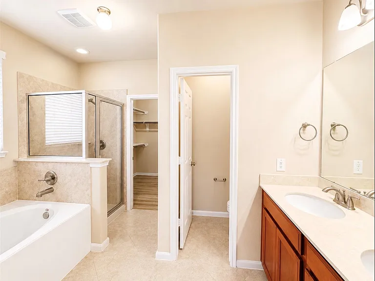 15618 Whisper Woods Dr — Photo 12