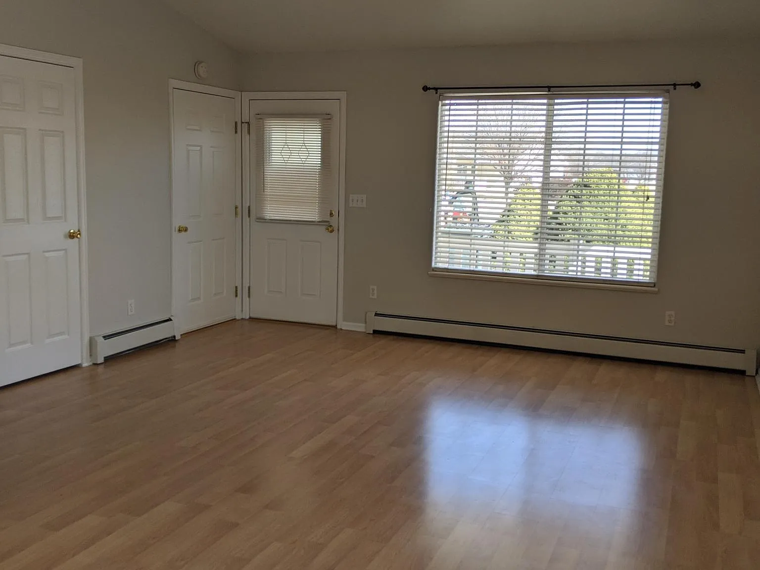 3 bed, 1046 sqft, $2,125 — Photo 2