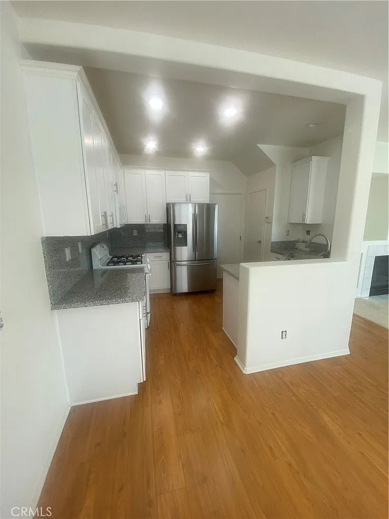 3 bed, 2.5 bath, 1553 sqft, $3,800 — Photo 3