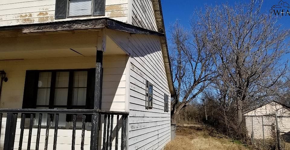 2nd image of 516 Roosevelt St