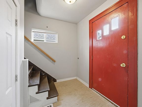 4th image of 1002 4th Ave S