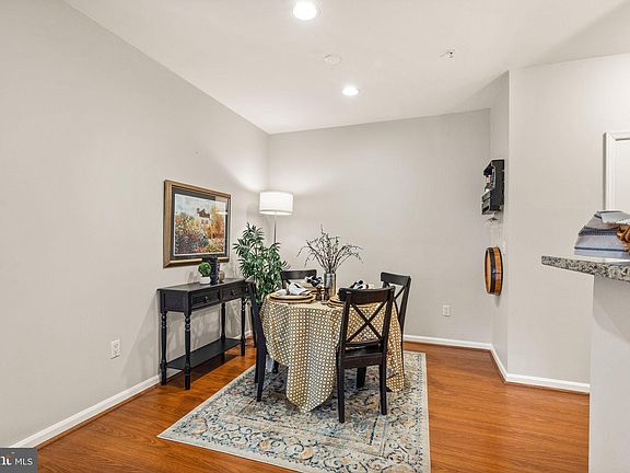4th image of 14300 Grape Holly Grv APT 13