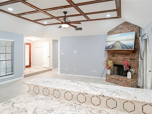 5th image of 2910 Persimmon St