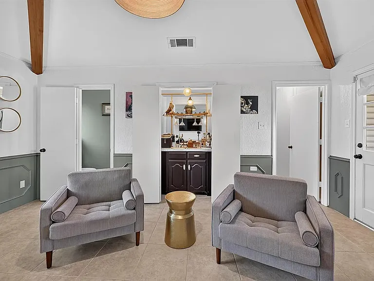 2226 Carmel Dr — Photo 8