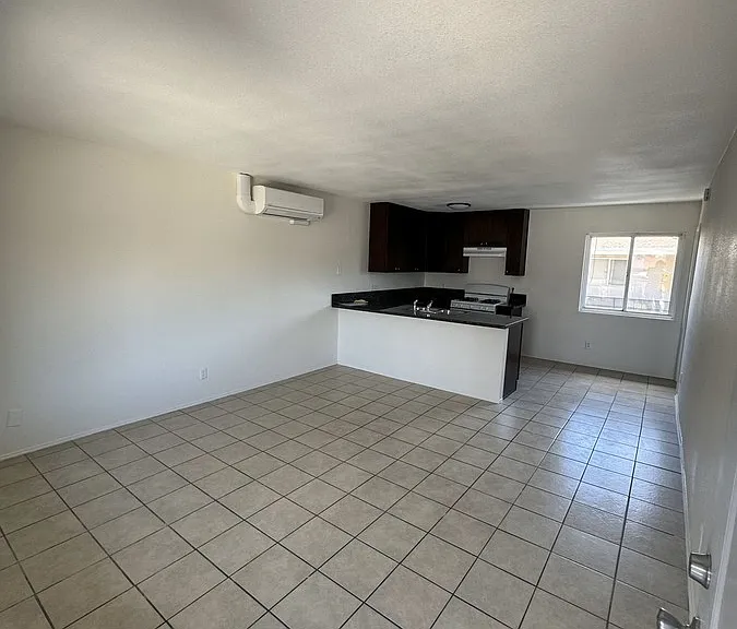 163 E 15th St #8 — Photo 2