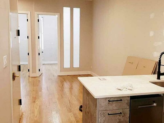 5th image of 249 Montrose Ave #2