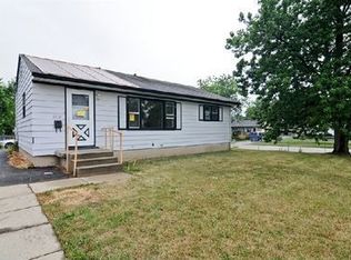 2831 Navaho Rd, Waukegan, IL 60087