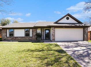 772 Hampshire Dr, Burleson, TX 76028
