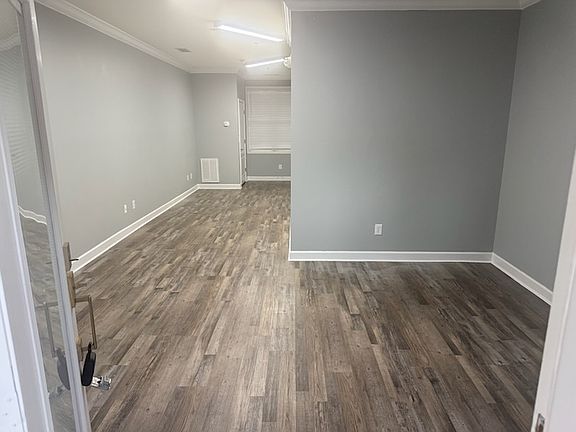 5th image of 134 Market Place Ave