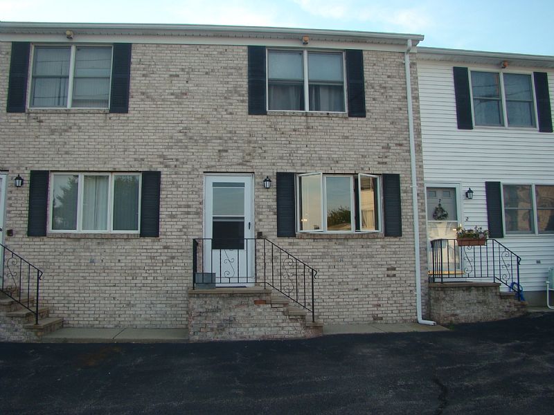 1st image of 4 Iris Ln #104
