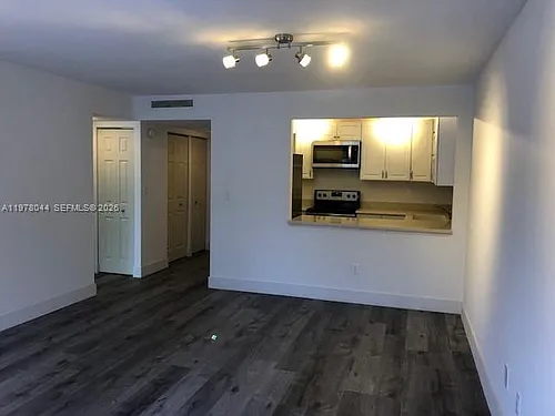 9301 SW 92nd Ave Photo 1