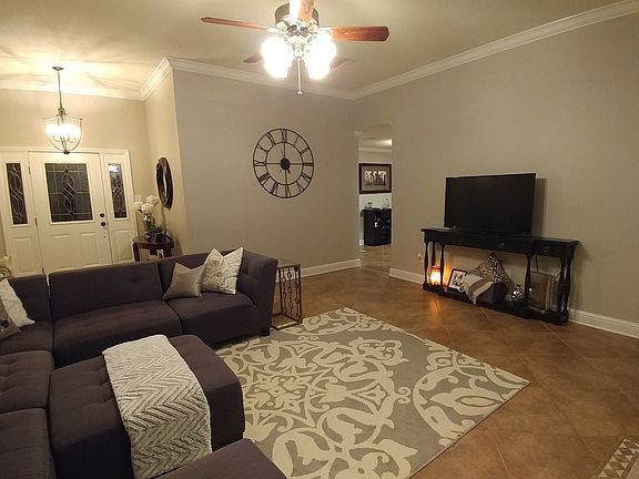 Living room/foyer