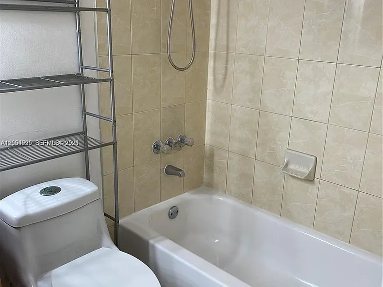 300 Palm Cir W #208 — Photo 5