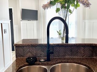 33287 Fairport Dr, Avon Lake, OH 44012