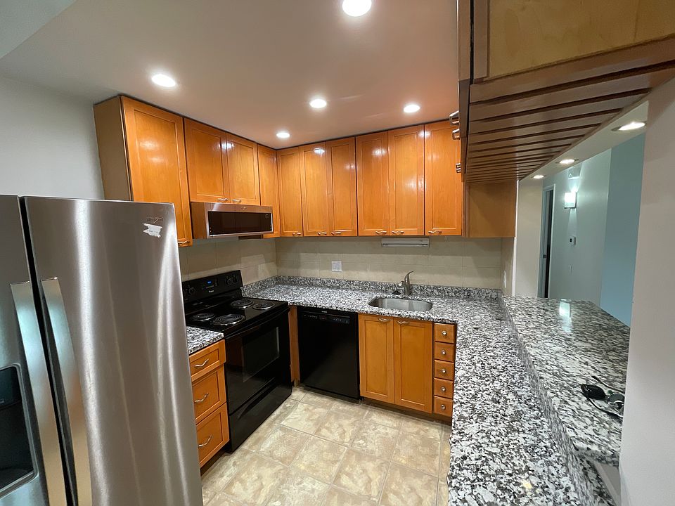 1st image of 10445 Briarbend Dr APT 10