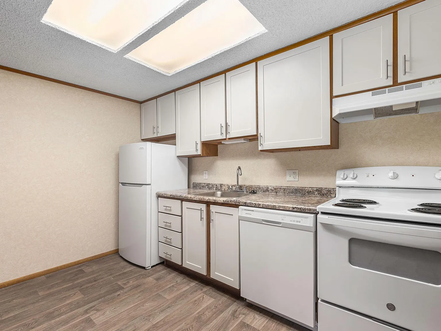 Pineridge Apartments — Photo 3
