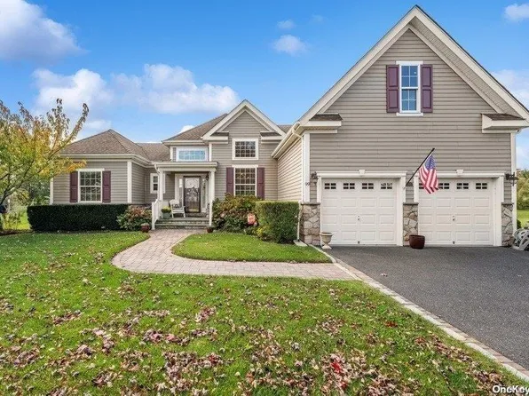 99 Star Flower Row, Riverhead, NY 11901