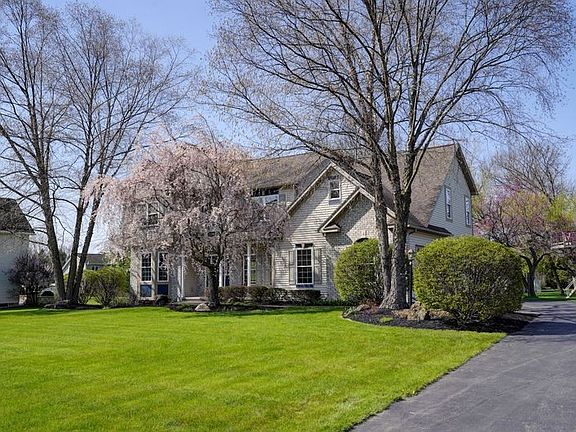 3rd image of 4 Splendor Wood Dr