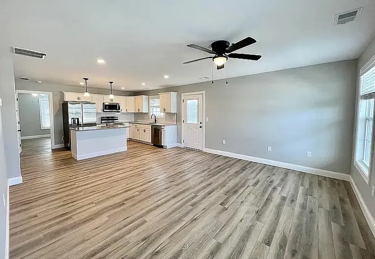 3 bed, 1650 sqft, $1,995 — Photo 2