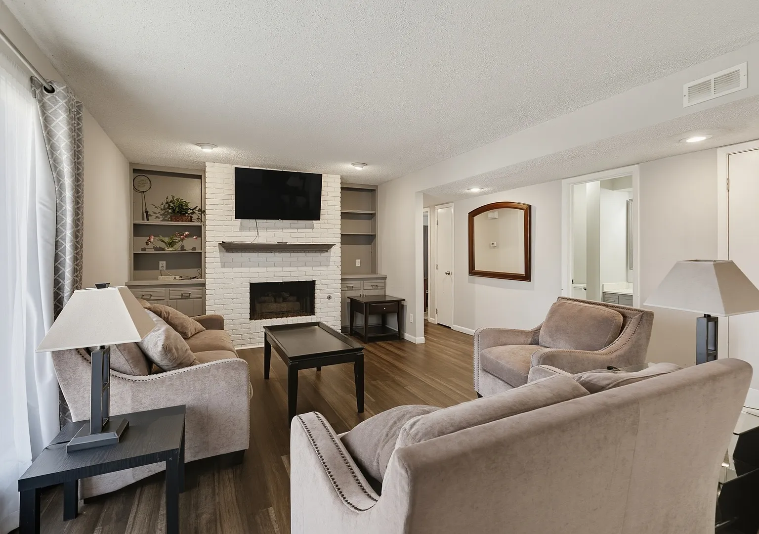 2 bed, 1240 sqft, $2,500 — Photo 4