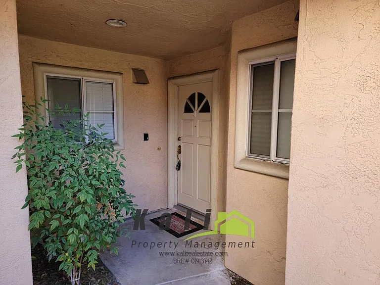 2096 Northshore Dr #C — Photo 2