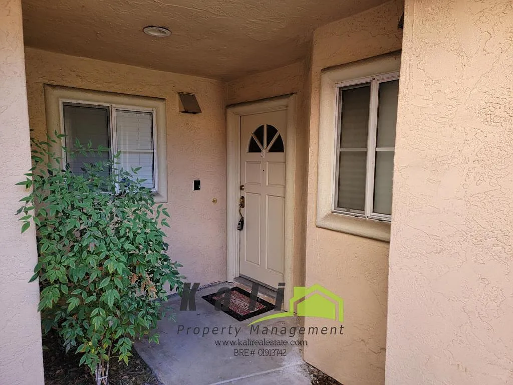 Building Photo - 2096 Northshore Dr #C