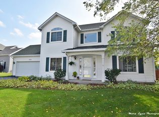 808 Magnolia Dr, North Aurora, IL 60542