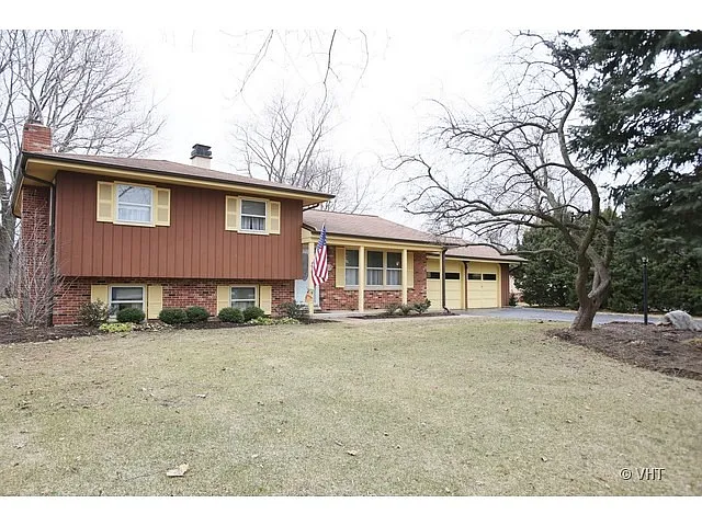 20W261 Pleasantdale Dr photo 1