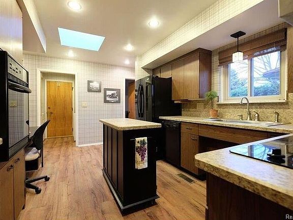 5th image of 1217 Meadowbrook Ave