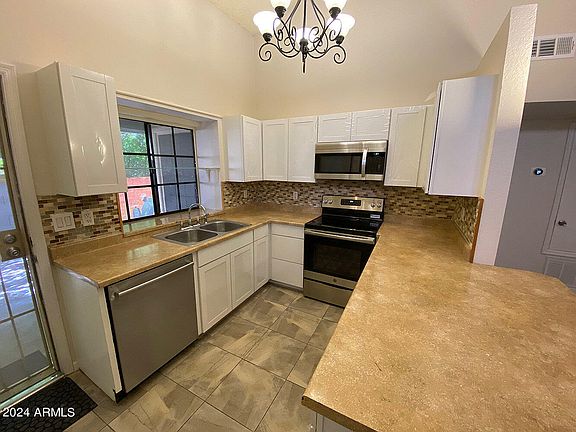 5th image of 921 W UNIVERSITY Drive #1241