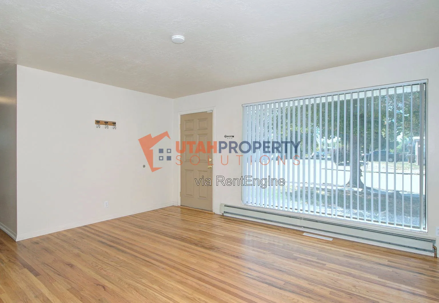 4 bed, 2.0 bath, 2204 sqft, $2,345 — Photo 4