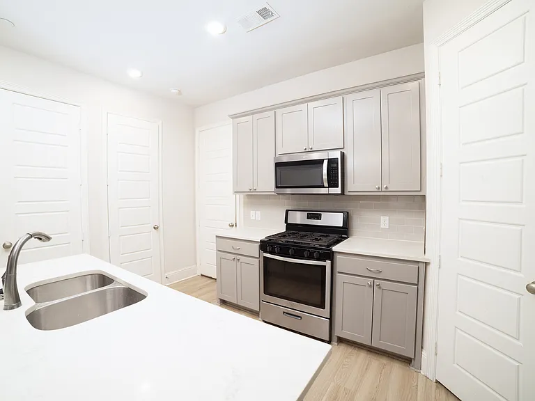 293 Ferndale St — Photo 8