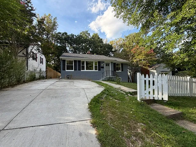 128 Whitmoor Ter