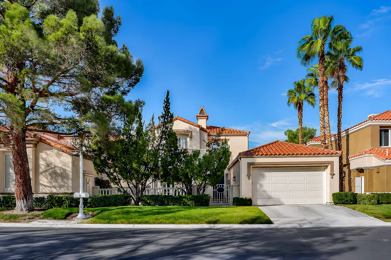 3 bed, 2.5 bath, 2500 sqft, $7,000 — Photo 1