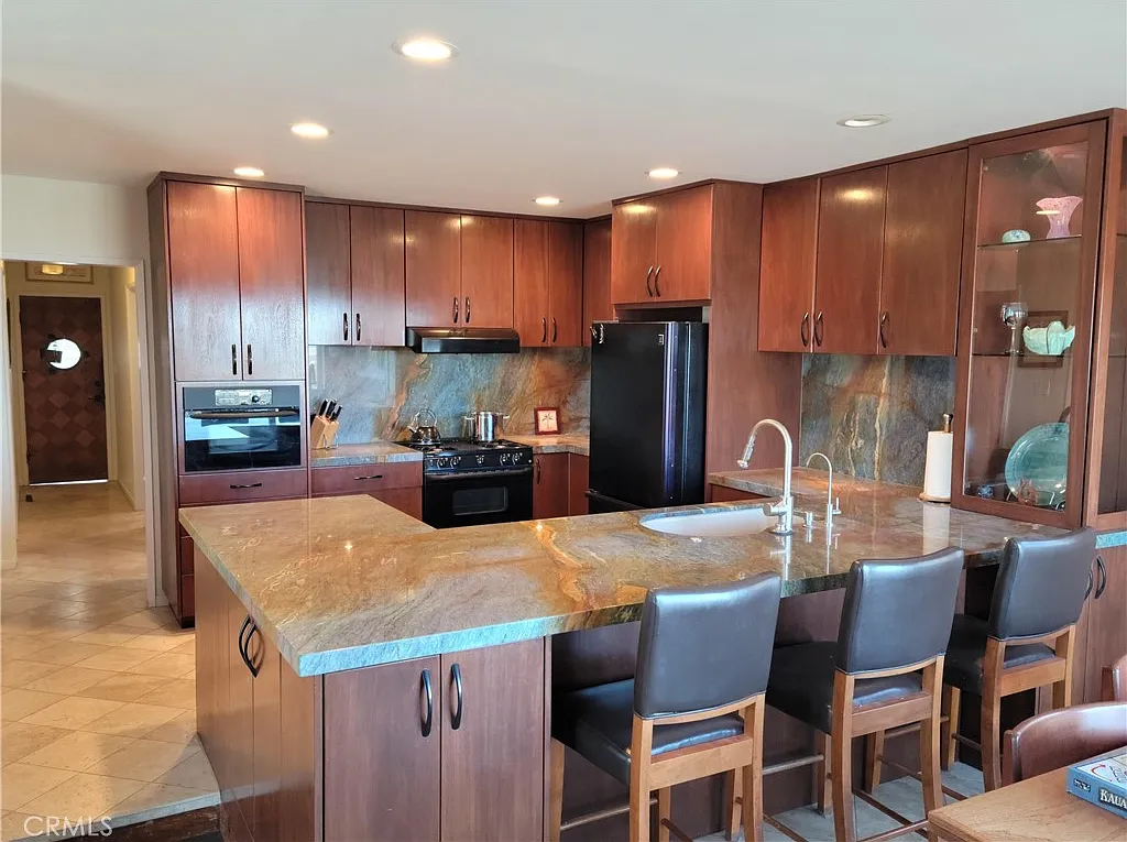 2 bed, 900 sqft, $5,500 — Photo 1