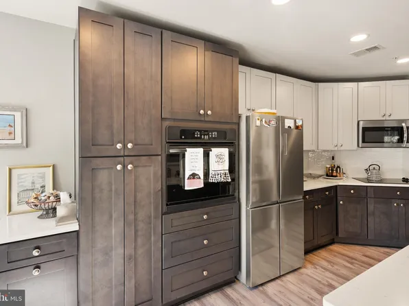 6704 Holly Farm Ln Unit 112, Warrenton, VA 20187